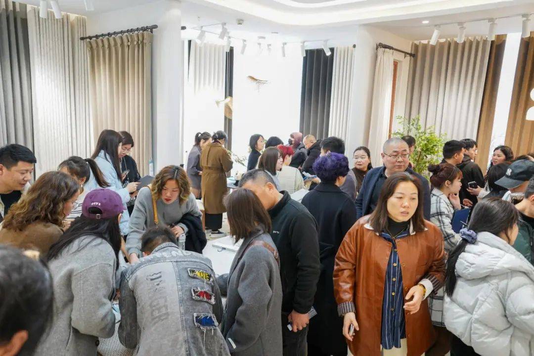 ！2025海宁春季家博会今日启幕凯发K8智造美好家千企织梦赴新程(图20)